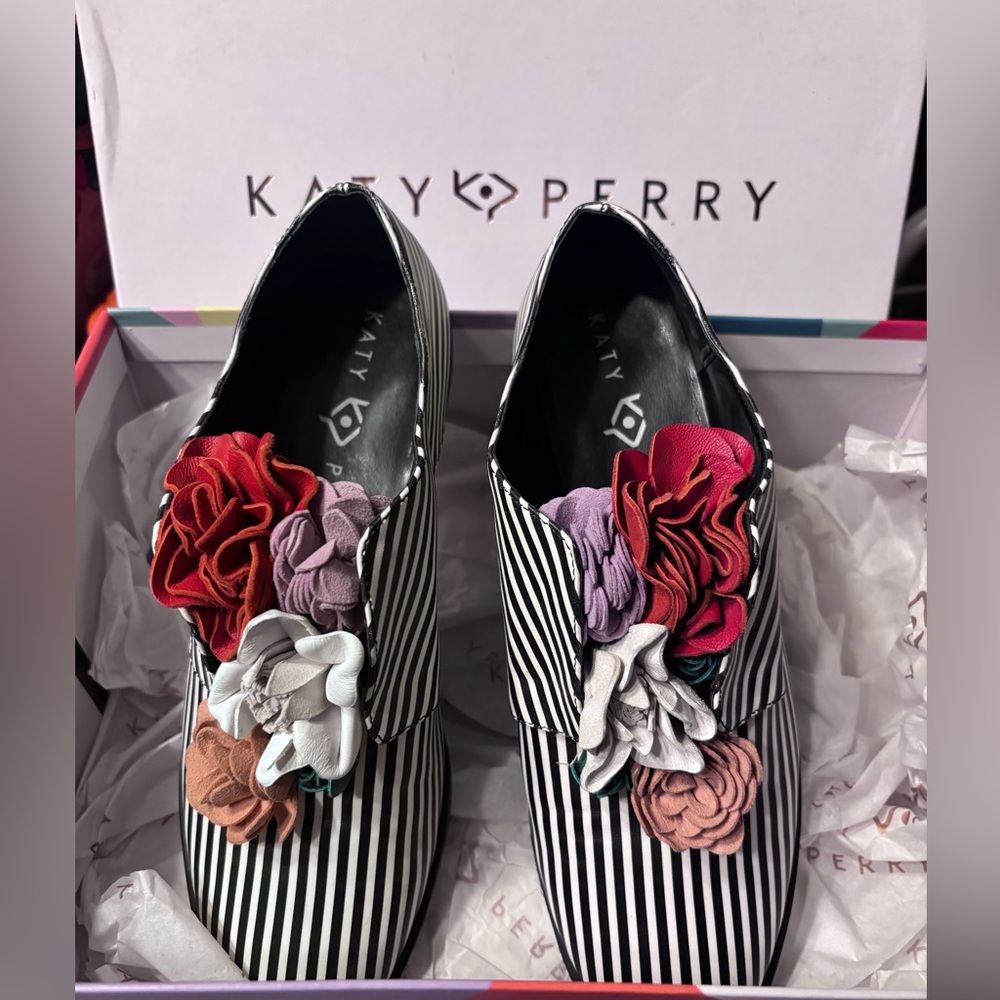 Katy Perry Collection Kailee- Saddle Oxford Striped Shoe size 8